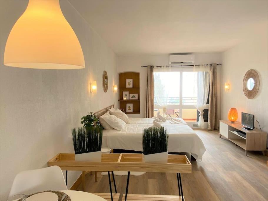 With Great Sea View, Near The Beach, With Ac And Pools Appartement